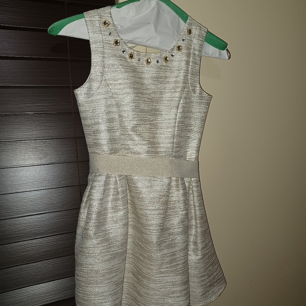Sz 8 girls embellished neckline dress